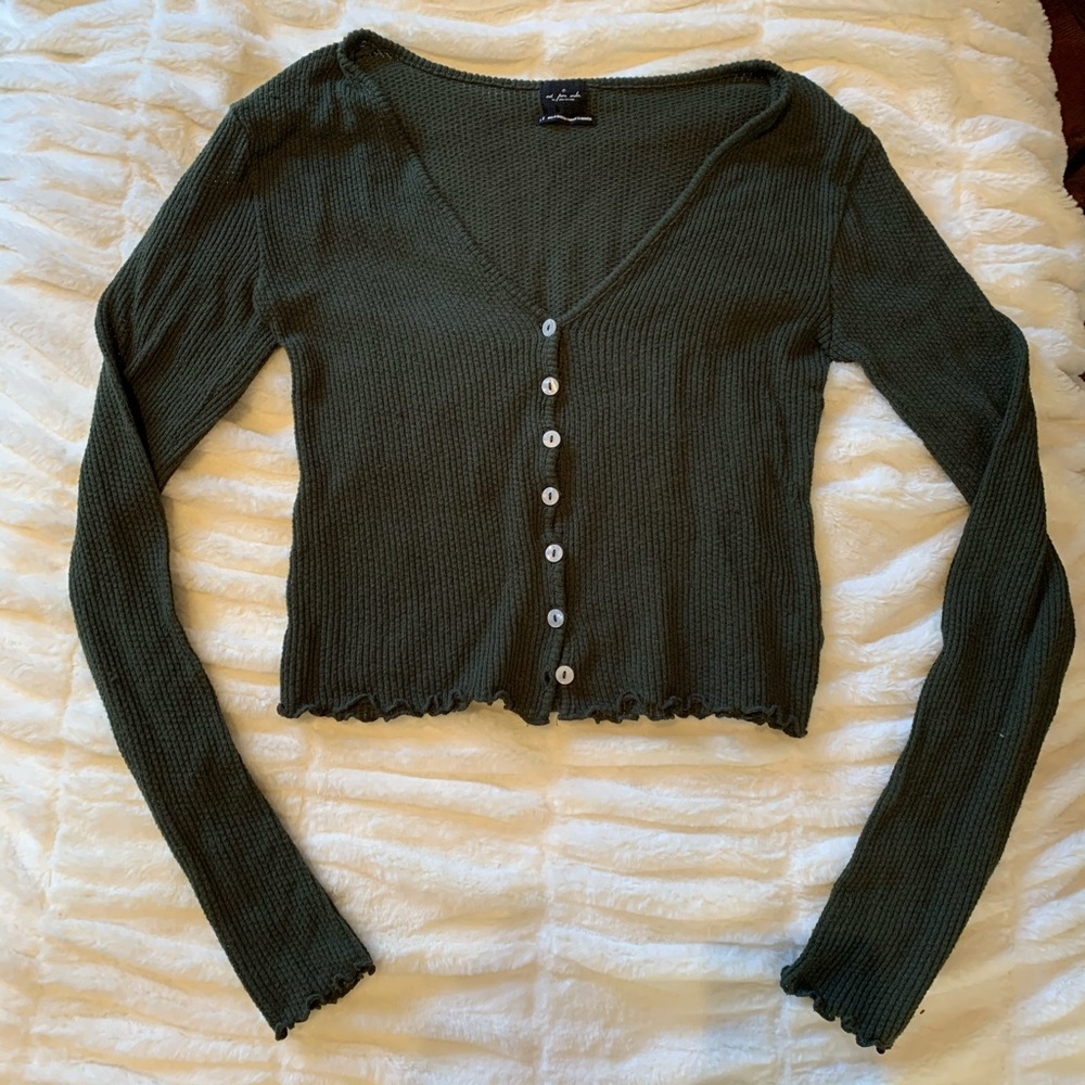 UO Army green long sleeve V- neck button down